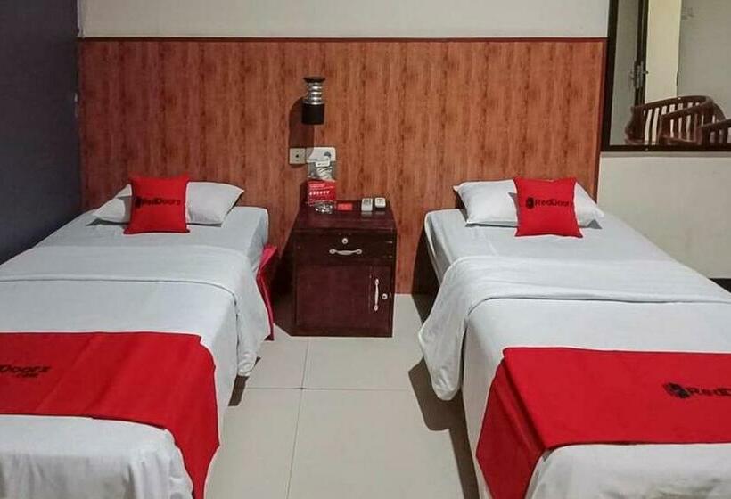 בית מלון כפרי Reddoorz @ Sorong City Center