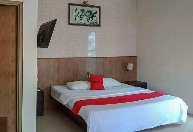 ホテル Reddoorz @ Sorong City Center