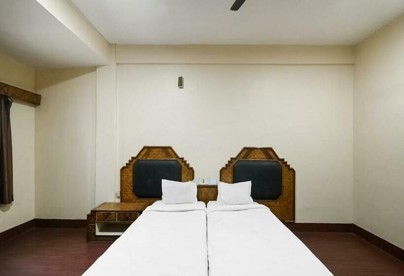 Hotell Capital O 84581 The Prestige Tridev