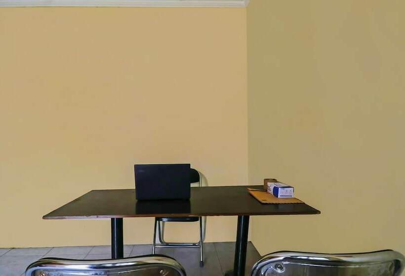 בית מלון כפרי Oyo 90809 Homestay Black Pink Merah Jambu