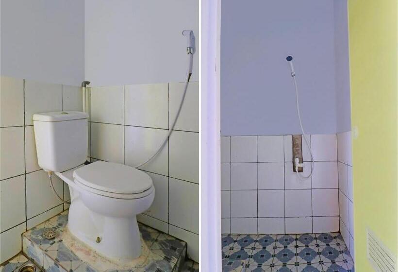 בית מלון כפרי Oyo 90809 Homestay Black Pink Merah Jambu