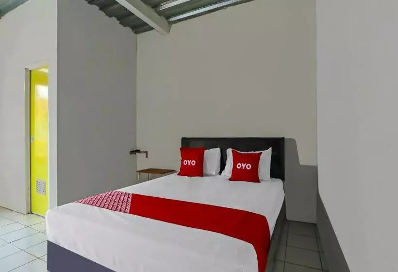 Hotelli Oyo 90809 Homestay Black Pink Merah Jambu