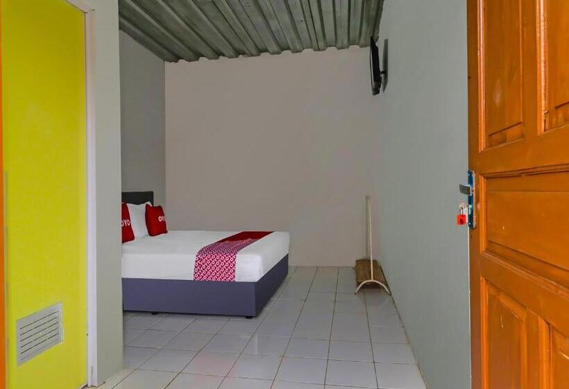 בית מלון כפרי Oyo 90809 Homestay Black Pink Merah Jambu