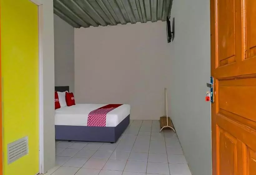 Hotelli Oyo 90809 Homestay Black Pink Merah Jambu