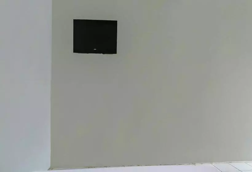 Hotelli Oyo 90809 Homestay Black Pink Merah Jambu