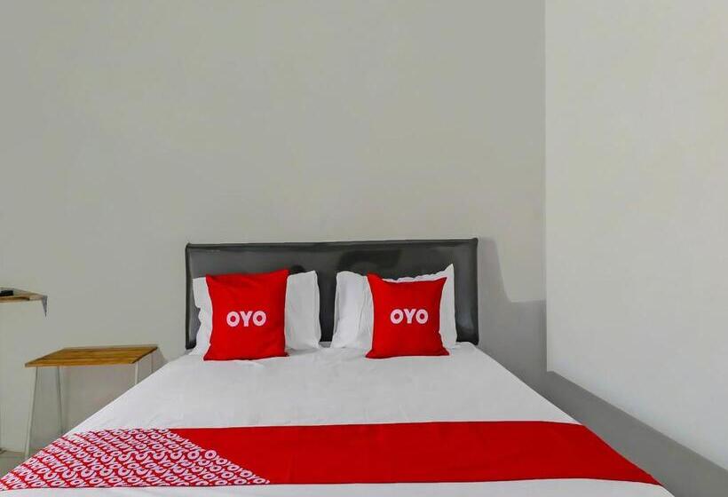 בית מלון כפרי Oyo 90809 Homestay Black Pink Merah Jambu