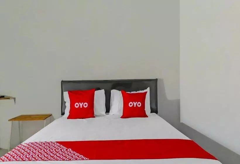 Hotelli Oyo 90809 Homestay Black Pink Merah Jambu