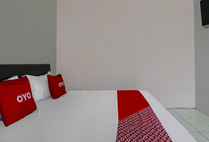 בית מלון כפרי Oyo 90809 Homestay Black Pink Merah Jambu