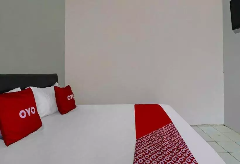 Hotelli Oyo 90809 Homestay Black Pink Merah Jambu