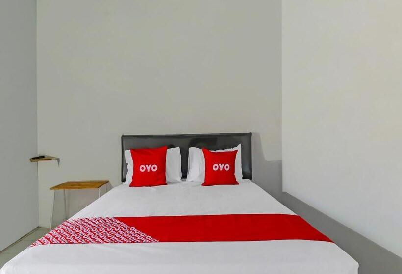 בית מלון כפרי Oyo 90809 Homestay Black Pink Merah Jambu