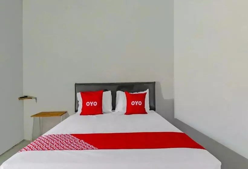 Hotelli Oyo 90809 Homestay Black Pink Merah Jambu