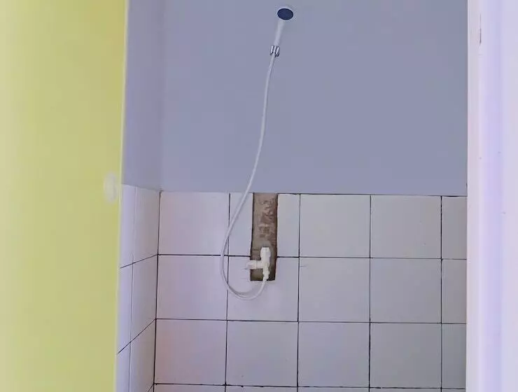 Hotelli Oyo 90809 Homestay Black Pink Merah Jambu