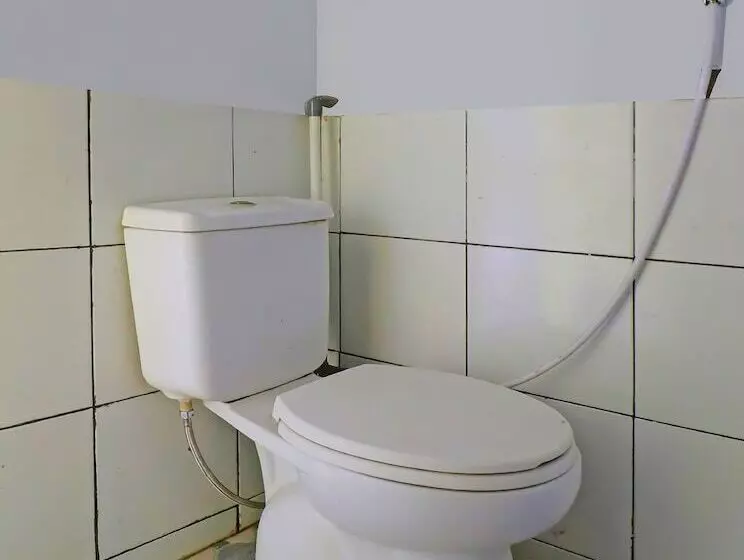 Hotelli Oyo 90809 Homestay Black Pink Merah Jambu