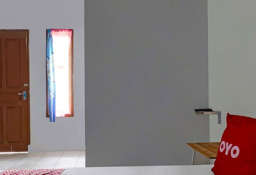 בית מלון כפרי Oyo 90809 Homestay Black Pink Merah Jambu