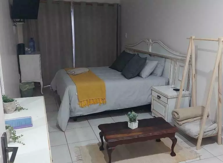 پانسیون At Overnight Accomodation