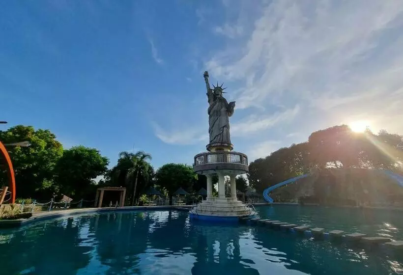 Libertyland Waterpark Resort By Cocotel