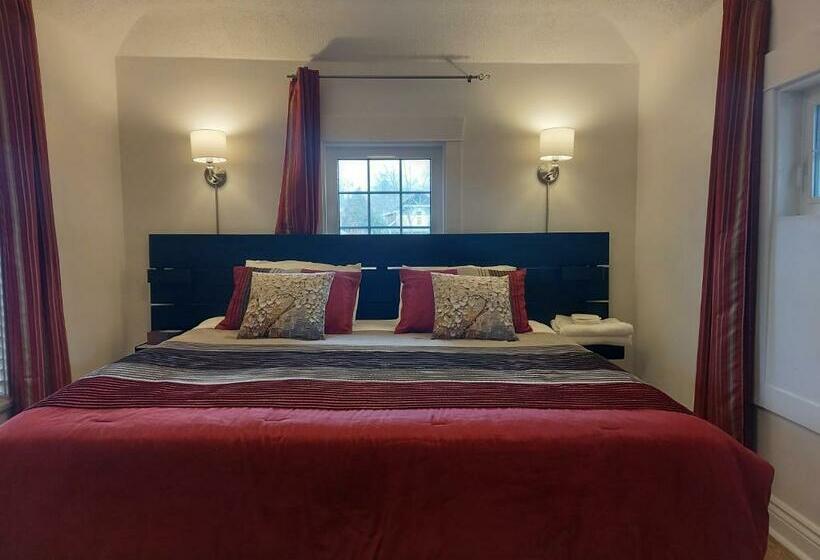 Bed and Breakfast Entire 2nd Floor, Private Entrance, 3bds & 2baths, Niagara Falls