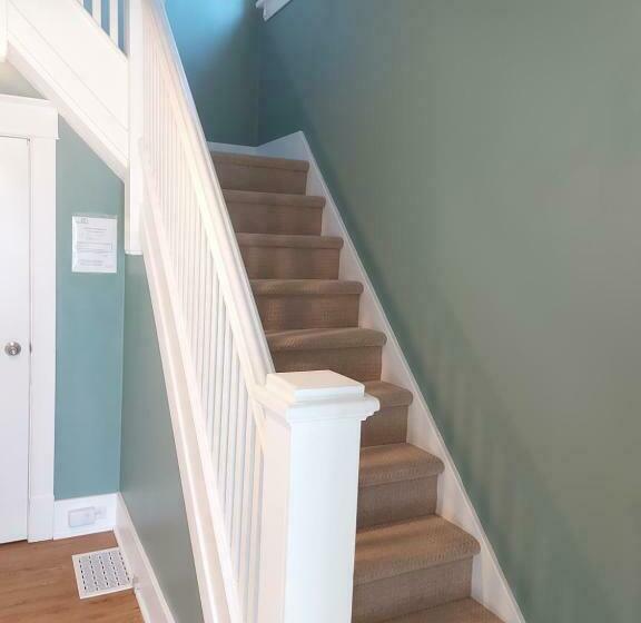 Bed and Breakfast Entire 2nd Floor, Private Entrance, 3bds & 2baths, Niagara Falls