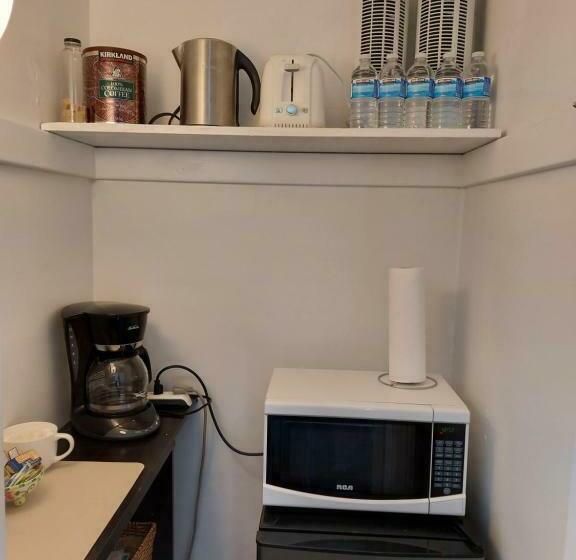 Bed and Breakfast Entire 2nd Floor, Private Entrance, 3bds & 2baths, Niagara Falls