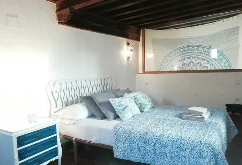 هاستل Fery & Nico