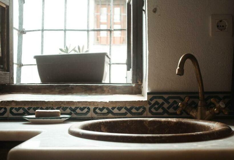 هاستل Fery & Nico