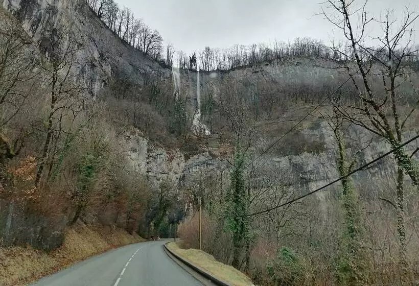 Retkeilymaja Best Price #b Le Schiste 7x Room