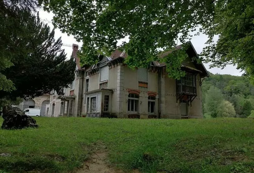 Retkeilymaja Best Price #b Le Schiste 7x Room