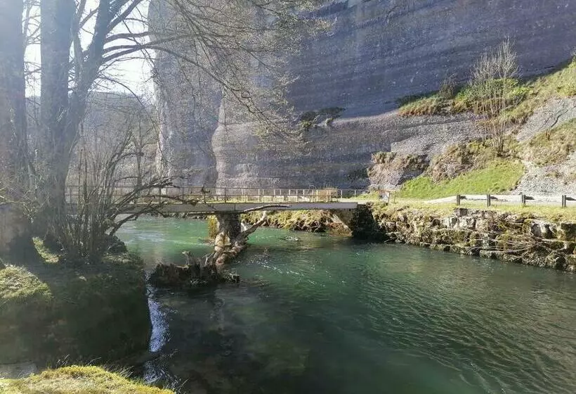 Retkeilymaja Best Price #b Le Schiste 7x Room