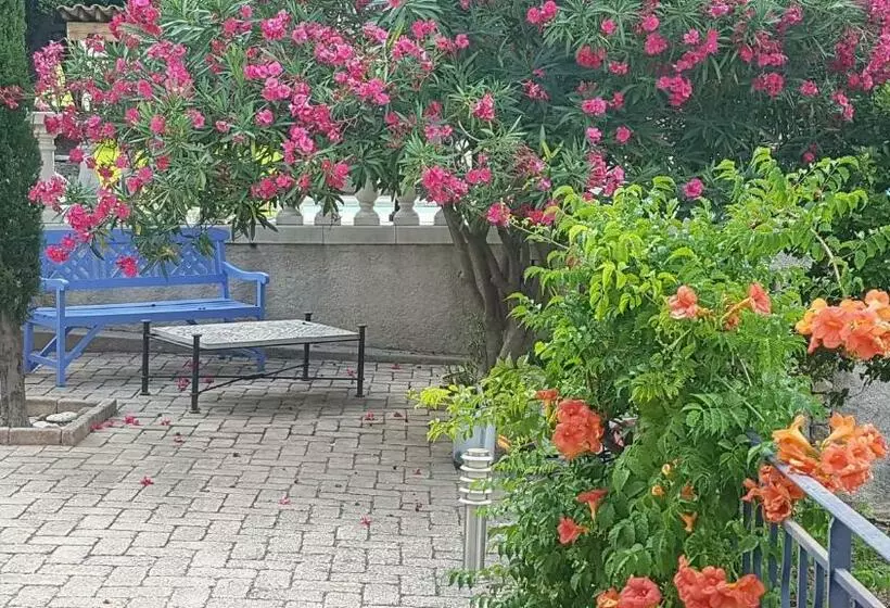 ベッドアンドブレックファースト Le Mas Des Hibiscus