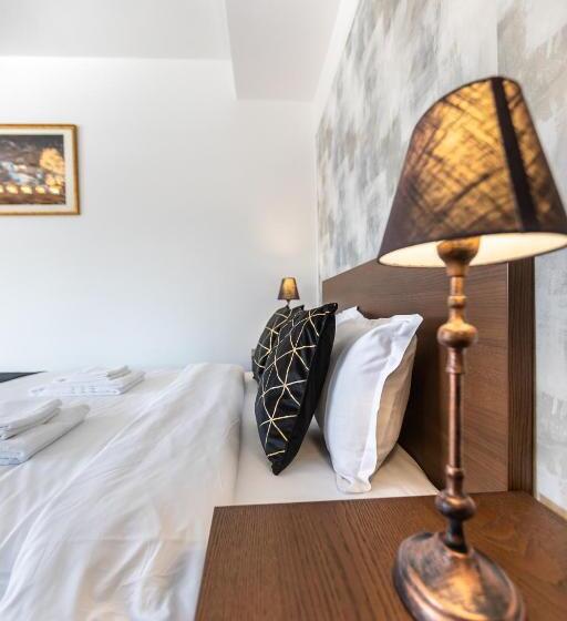 Пансион Emerald Residence