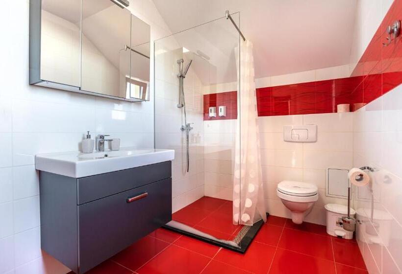 Пансион Emerald Residence