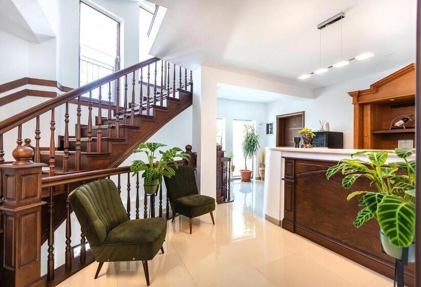 Пансион Emerald Residence