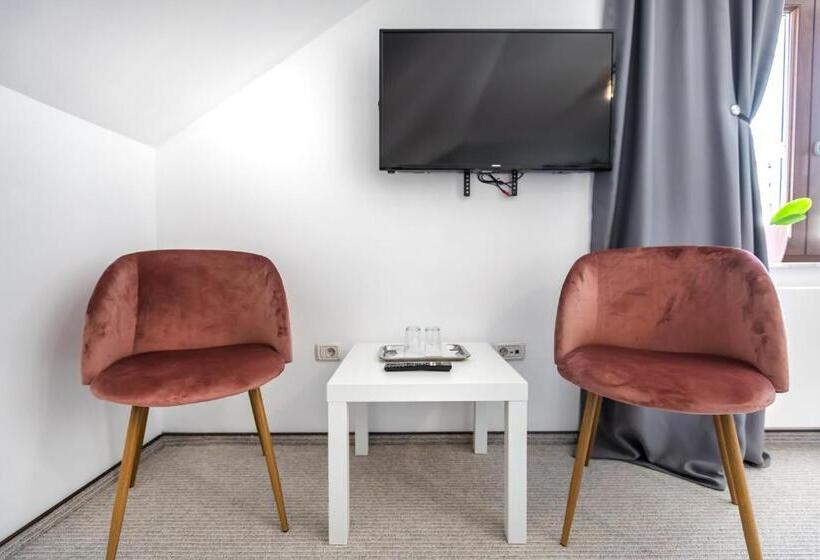 Пансион Emerald Residence