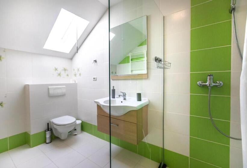 Пансион Emerald Residence