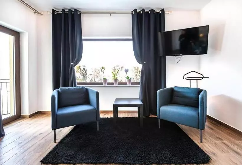 ペンション Emerald Residence