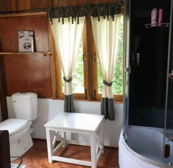 هاستل Cottage House
