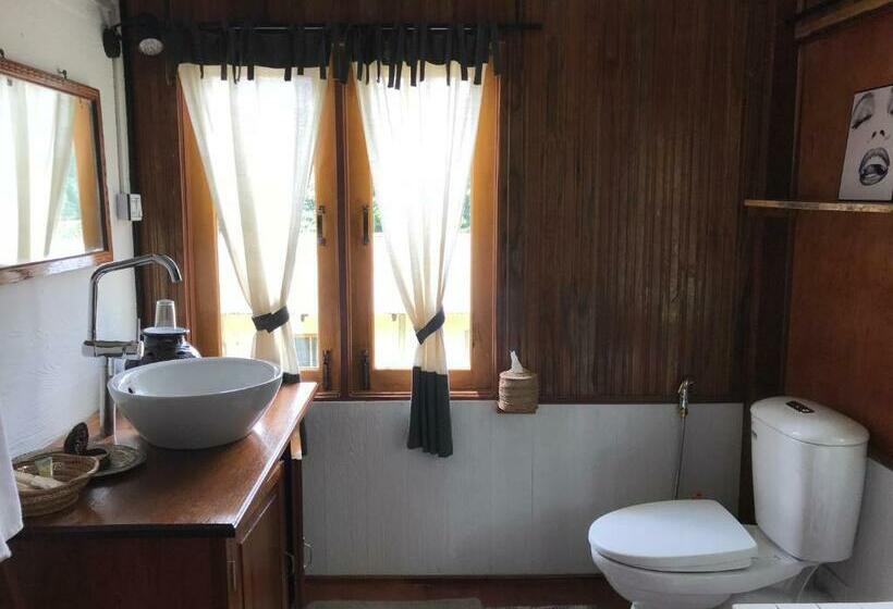 هاستل Cottage House