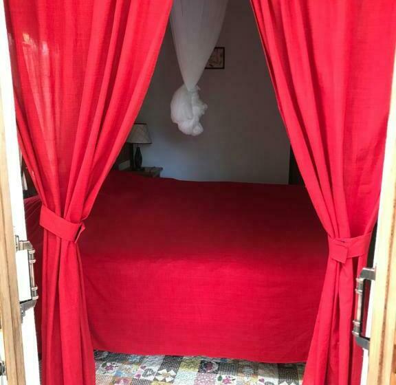 هاستل Cottage House