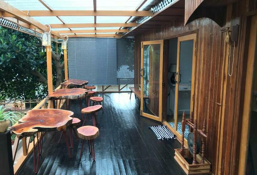 هاستل Cottage House