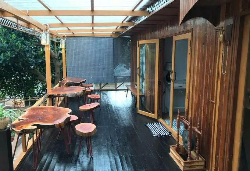 هاستل Cottage House