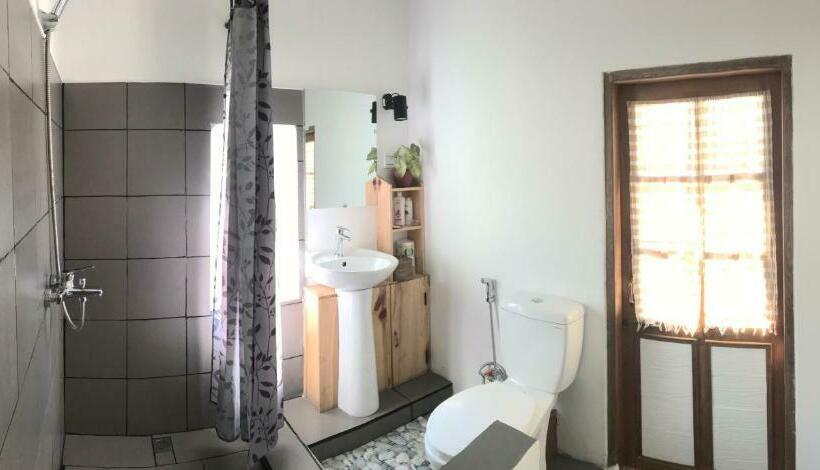 هاستل Cottage House