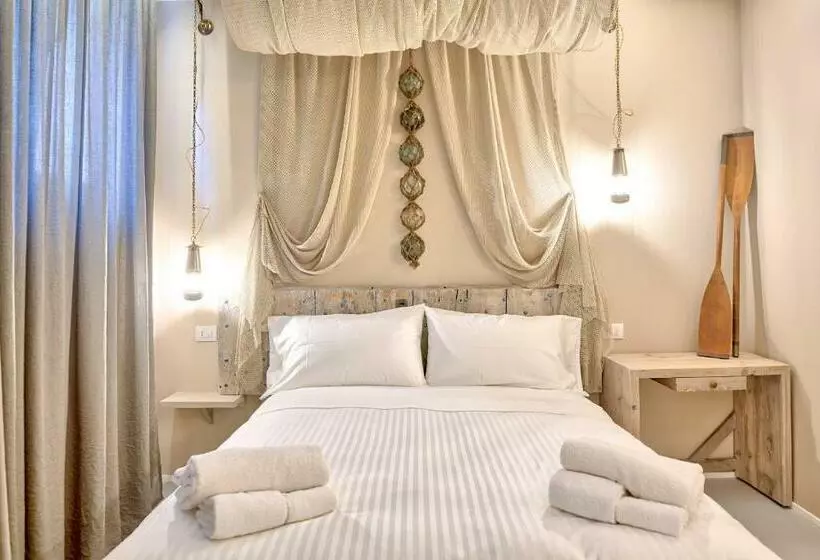 تختخواب و صبحانه A Mare Luxury Rooms
