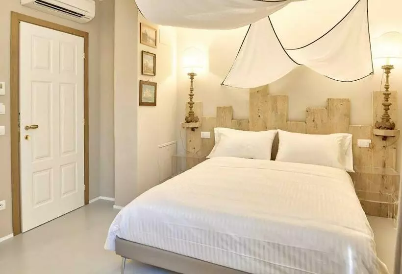 تختخواب و صبحانه A Mare Luxury Rooms