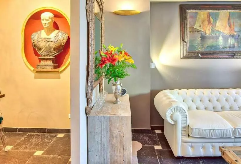 تختخواب و صبحانه A Mare Luxury Rooms