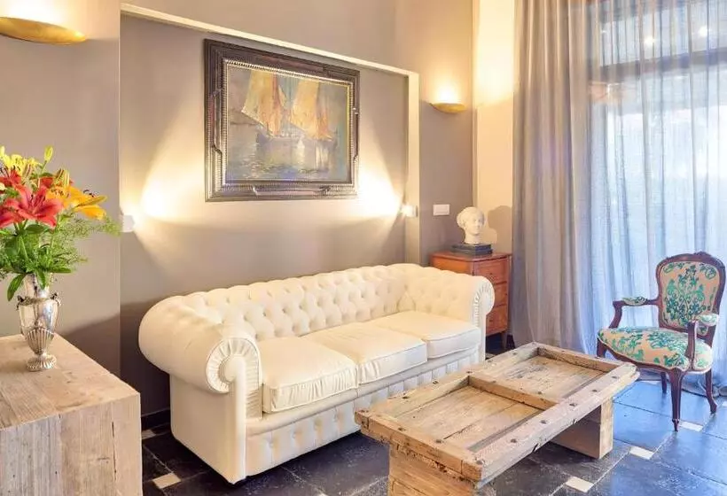 تختخواب و صبحانه A Mare Luxury Rooms
