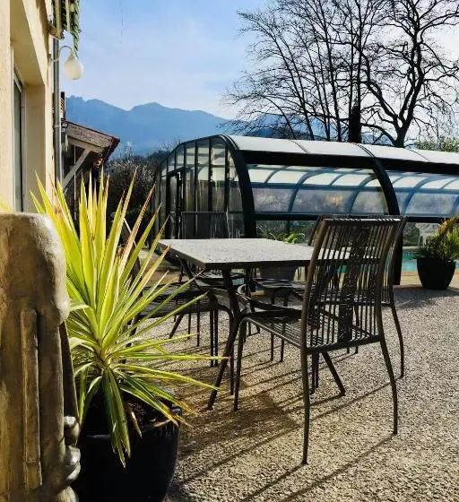 Aamiaismajoitus (B&B) Chambre Avec Jacuzzi Privatif Le Pêcher