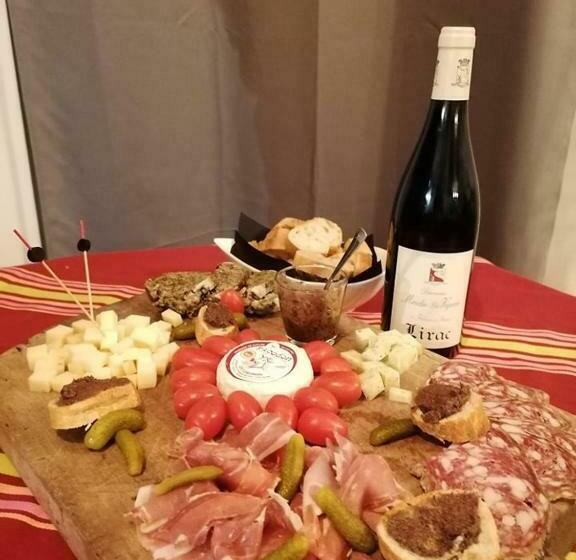 Aamiaismajoitus (B&B) Chambre Avec Jacuzzi Privatif Le Pêcher