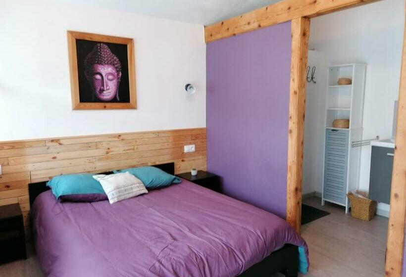 Aamiaismajoitus (B&B) Chambre Avec Jacuzzi Privatif Le Pêcher