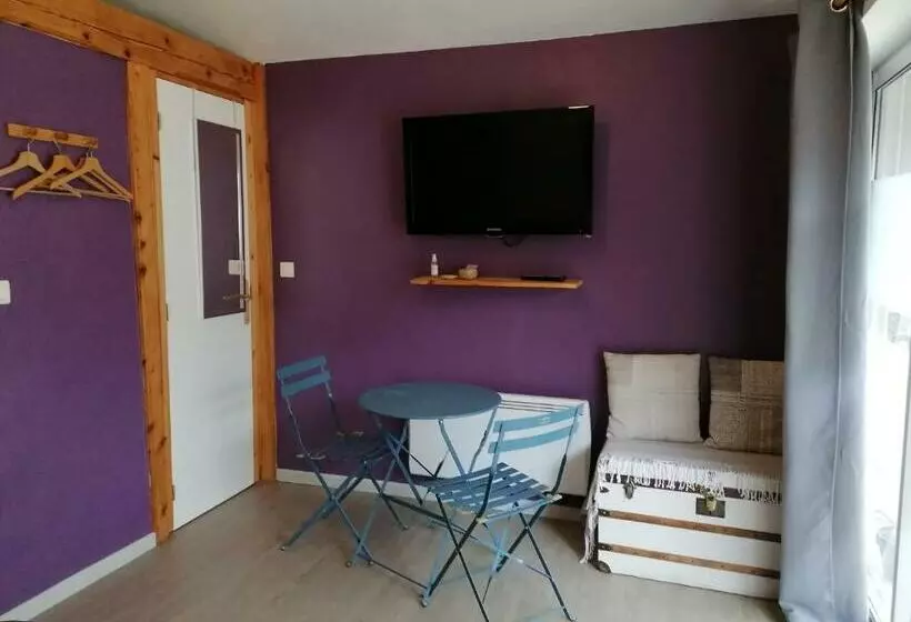 Aamiaismajoitus (B&B) Chambre Avec Jacuzzi Privatif Le Pêcher