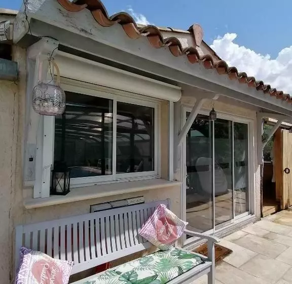 Aamiaismajoitus (B&B) Chambre Avec Jacuzzi Privatif Le Pêcher